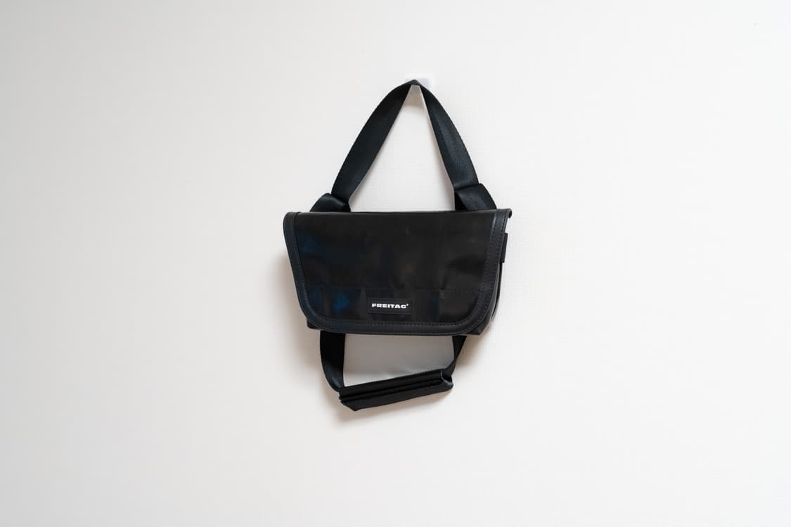 프라이탁 F40 Jamie 제이미 올블랙(블랙 포켓) 크로스백 슬링백 상품이미지1