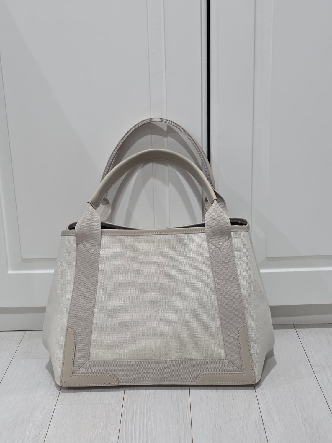 발렌시아가 카바스 토트백 스몰 s 아이보리 상품이미지2