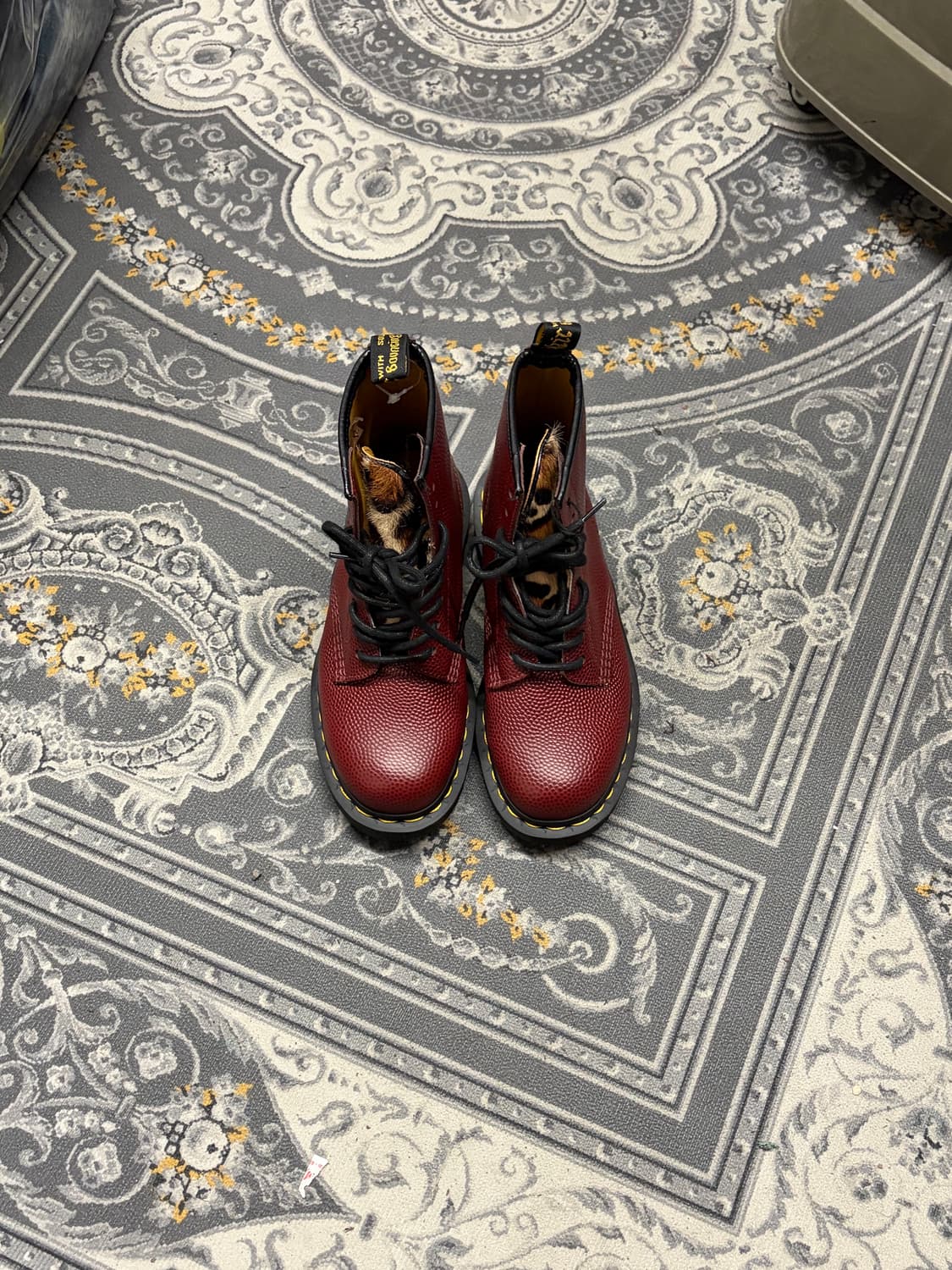 닥터마틴x스투시 8홀 체리레드 부츠 상품이미지3