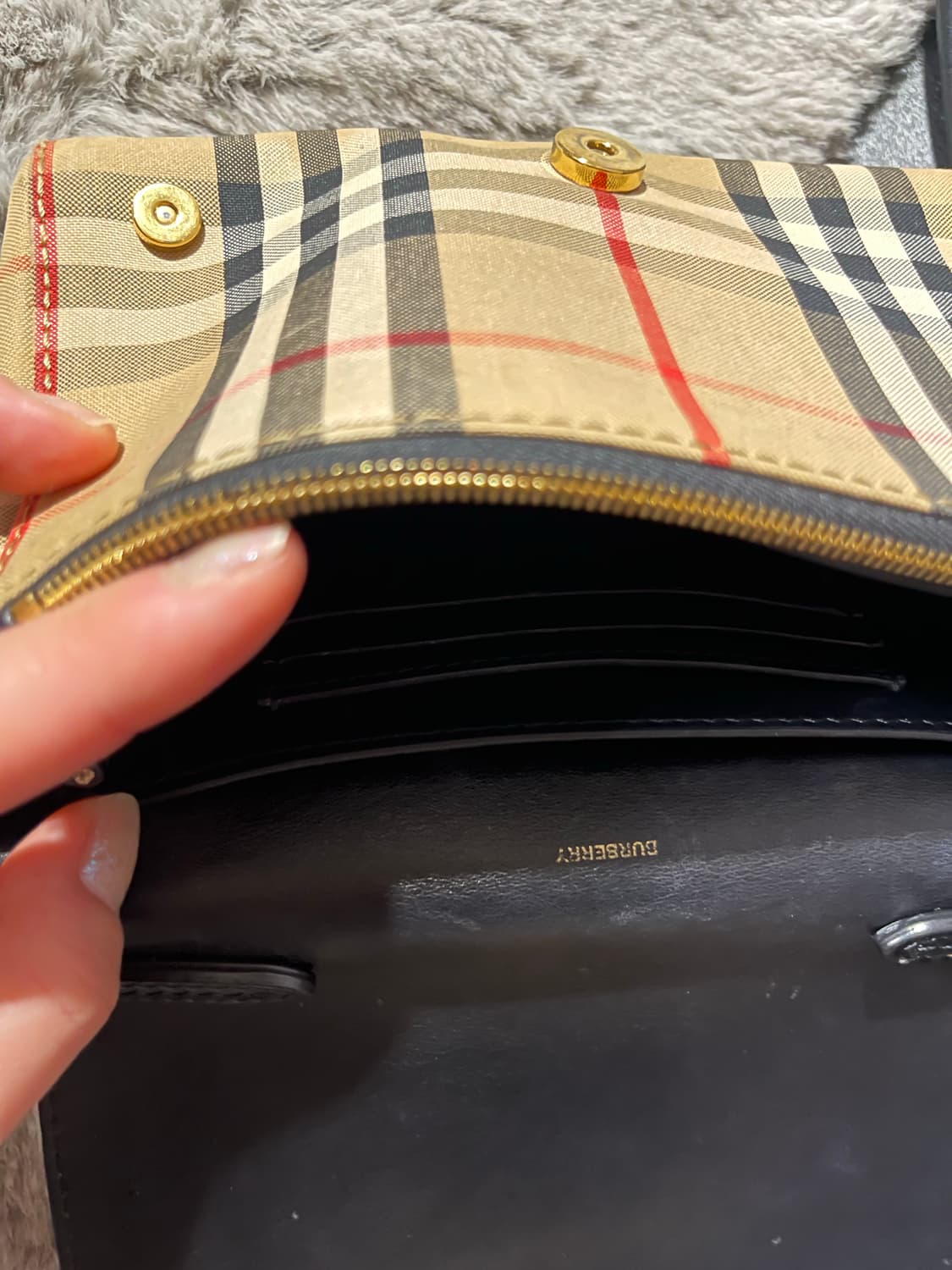 버버리 스트랩 가방 상품이미지5