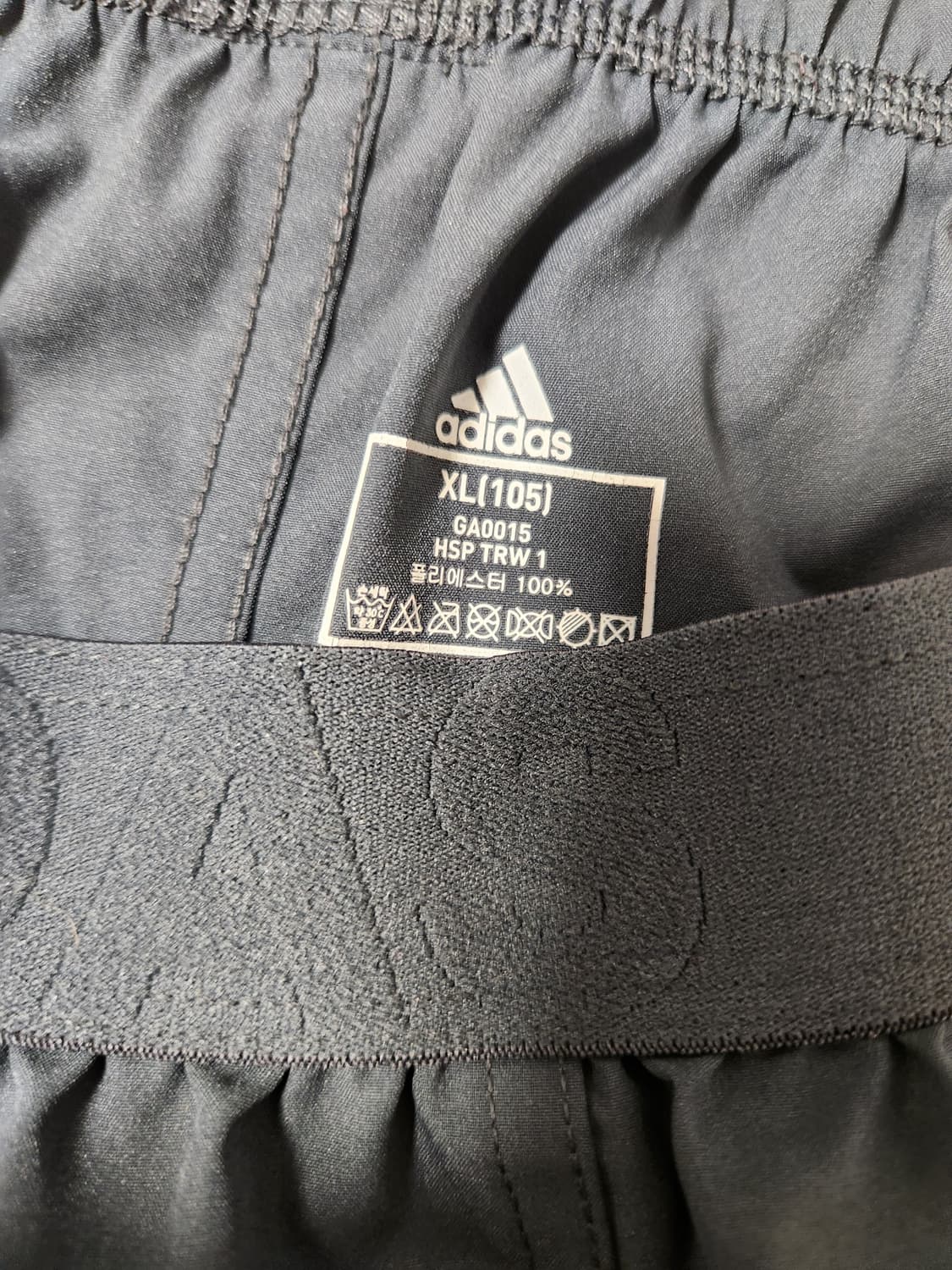 아디다스 삼선 러닝 반바지 블랙 사이즈XL

오염 하자없이 깨끗해요^^
 상품이미지5