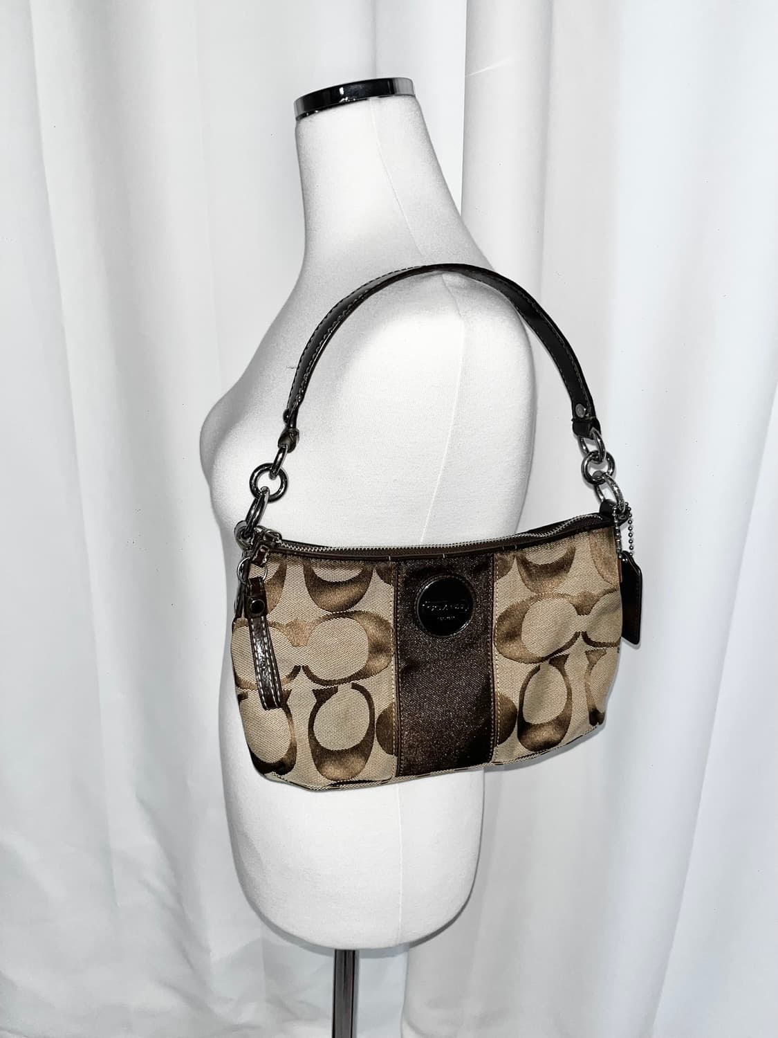 코치 숄더백 상품이미지1