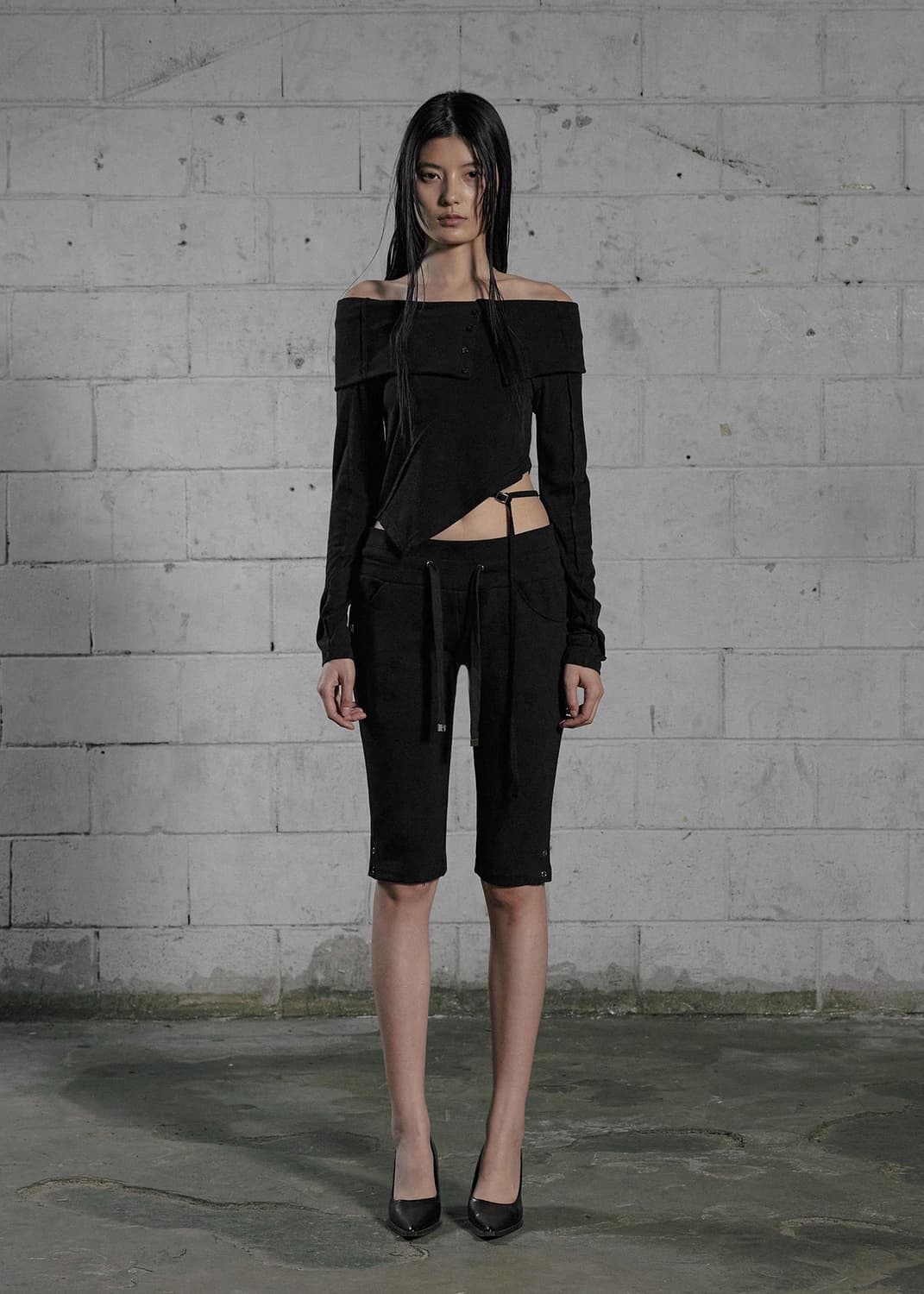 보헤미안서울 웨이스트 스트링 오프숄더 티 블랙 상품이미지1