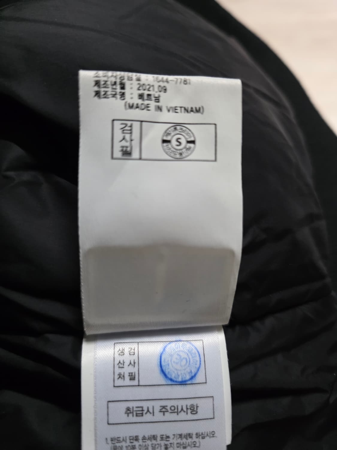 다이나핏 발틱 봄버 패딩자켓.
싸이즈 100~105  남자 상품이미지8