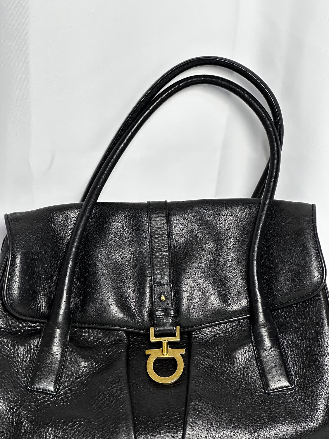 페라가모 간치니 레더 토트백 블랙 상품이미지2