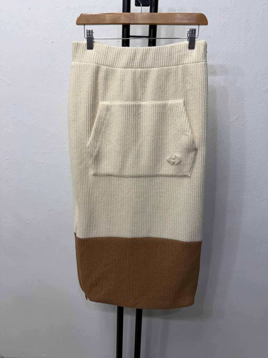 정품) 럭키슈에뜨  배색 사이드지퍼 니트 스커트 38 상품이미지1