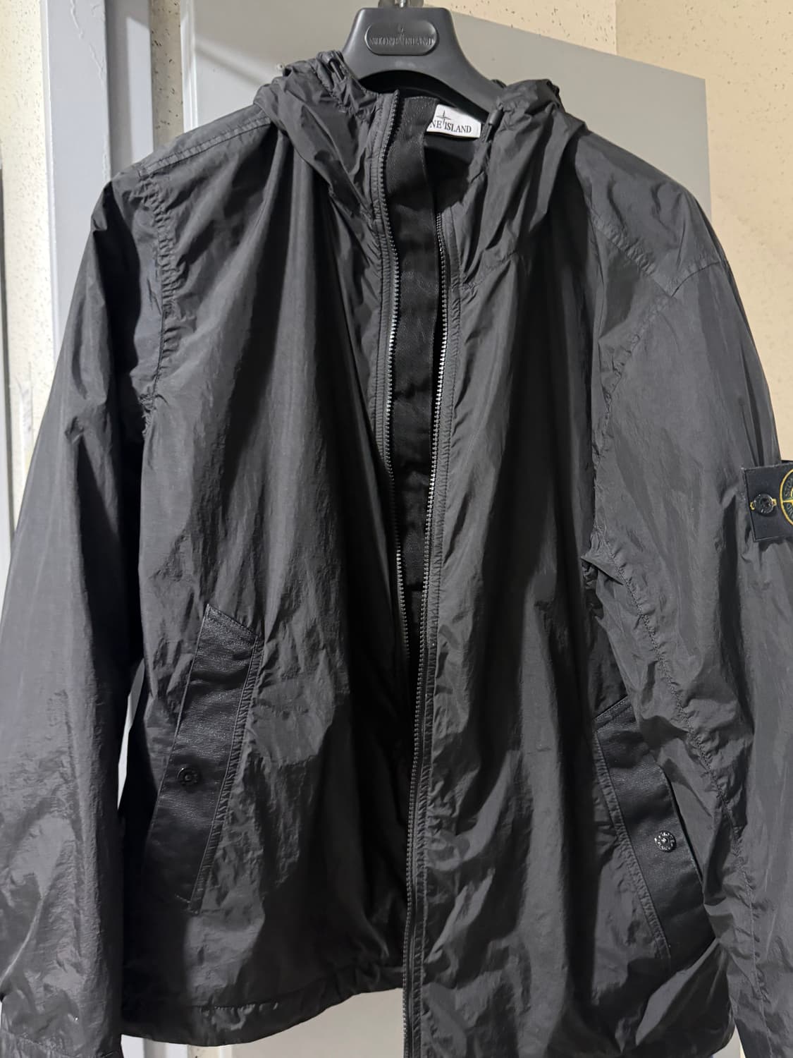 스톤 아일랜드 크링클 랩스 26ss 바람막이 xl 사이즈 상품이미지1