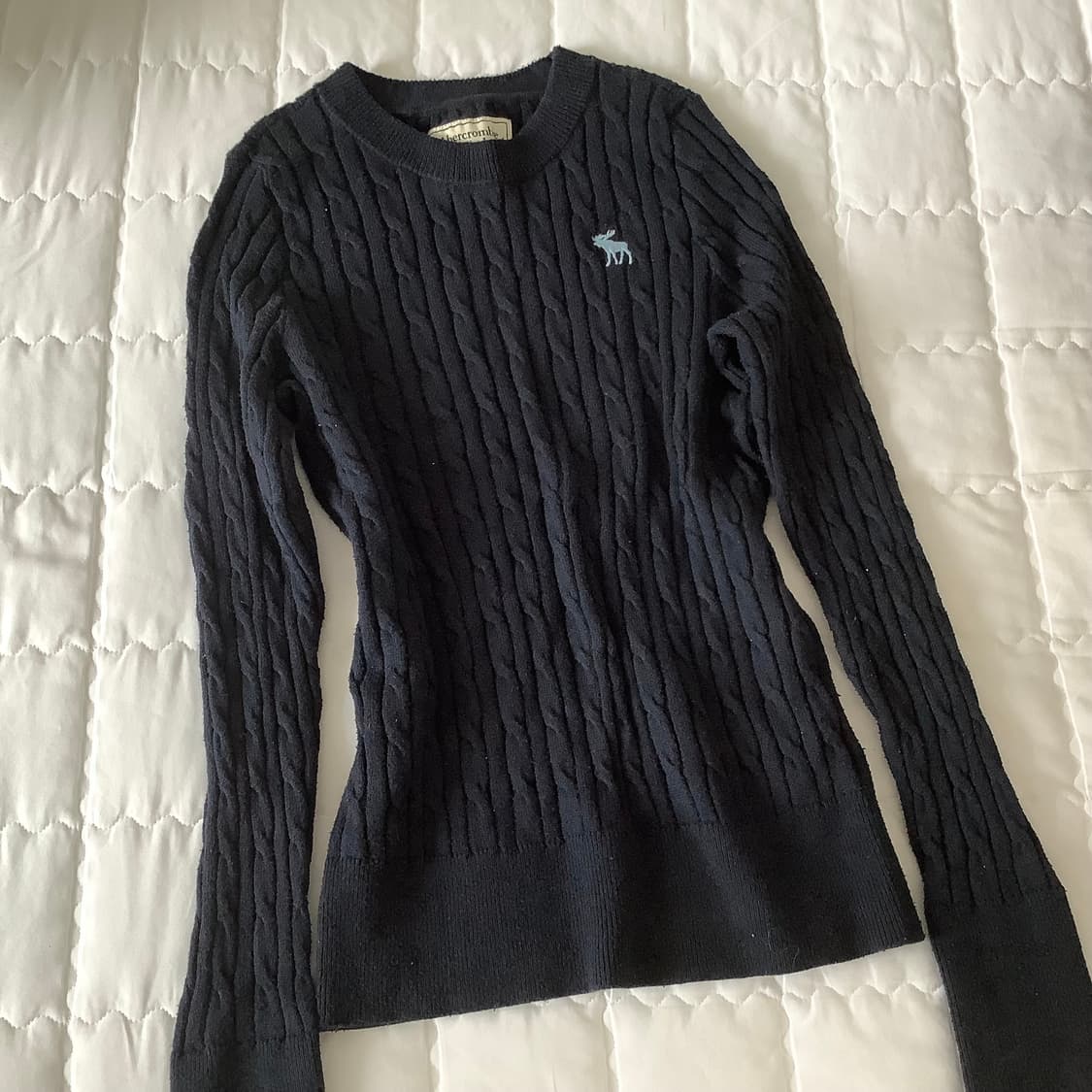 아베크롬비 네이비 슬림핏 무스 로고 니트 스웨터 상품이미지1