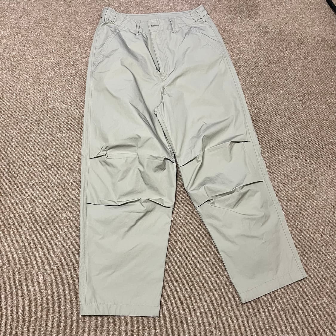 유니클로 와이드핏파라수트팬츠 베이지 상품이미지1