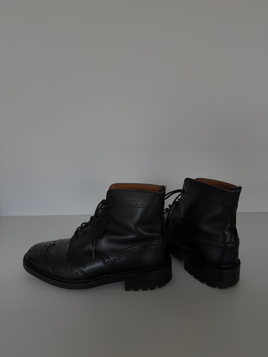 버버리 윙팁 부츠 트리커즈 협업 상품이미지2