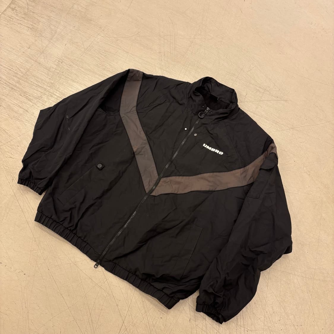 엄브로 빅로고 스카치 바람막이 상품이미지2