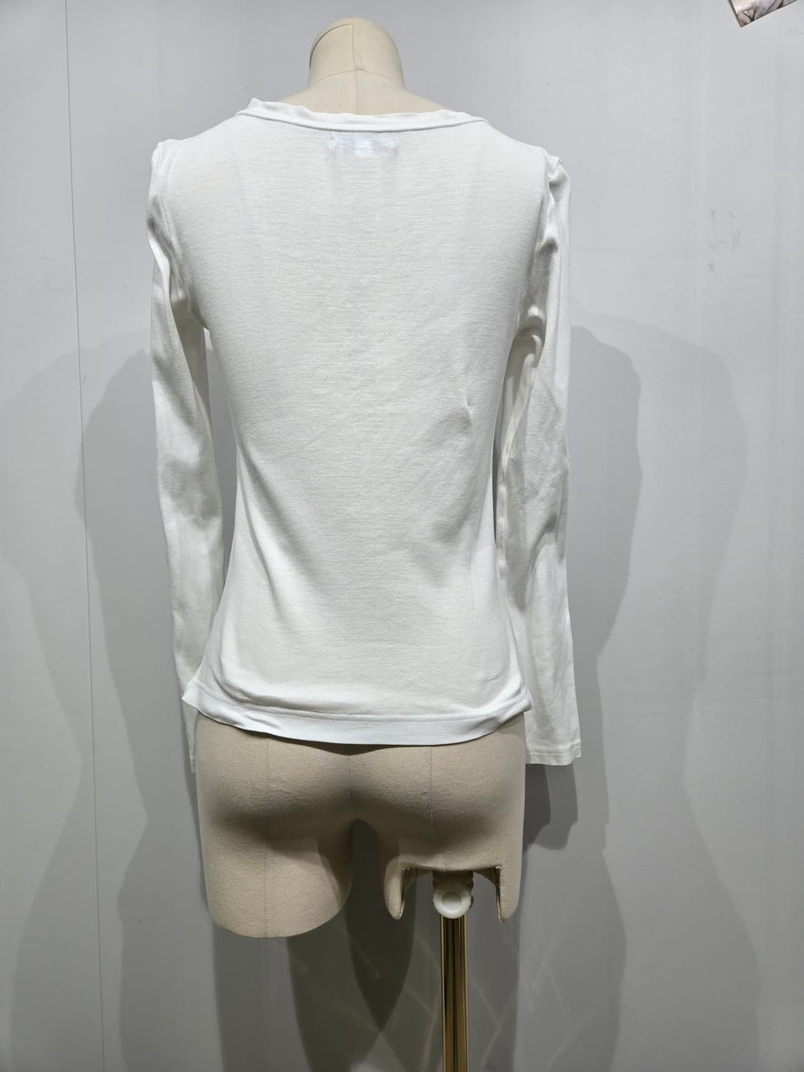 버버리 화이트 가디건 긴팔티 상품이미지2