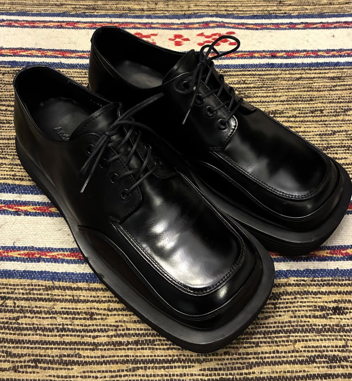 (41/260)앤더슨벨 스퀘어 마틴 더비슈즈 로퍼 블랙 상품이미지2