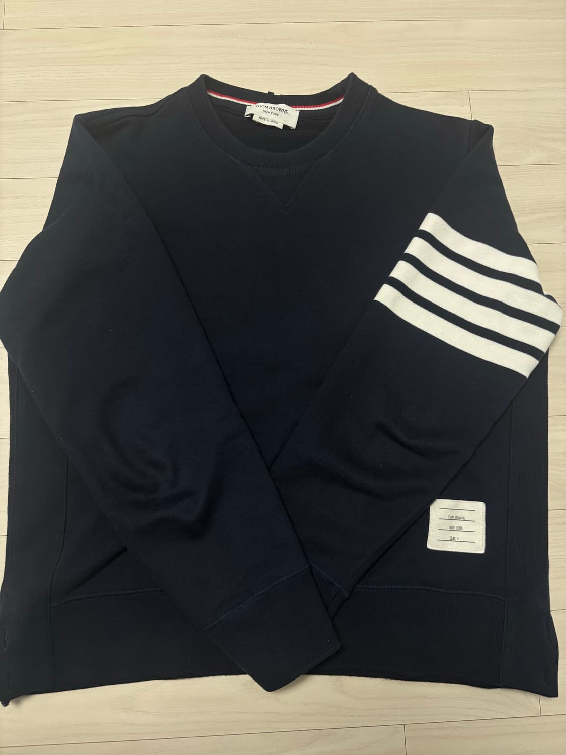 톰브라운 맨투맨 4사이즈 네이비 상품이미지1