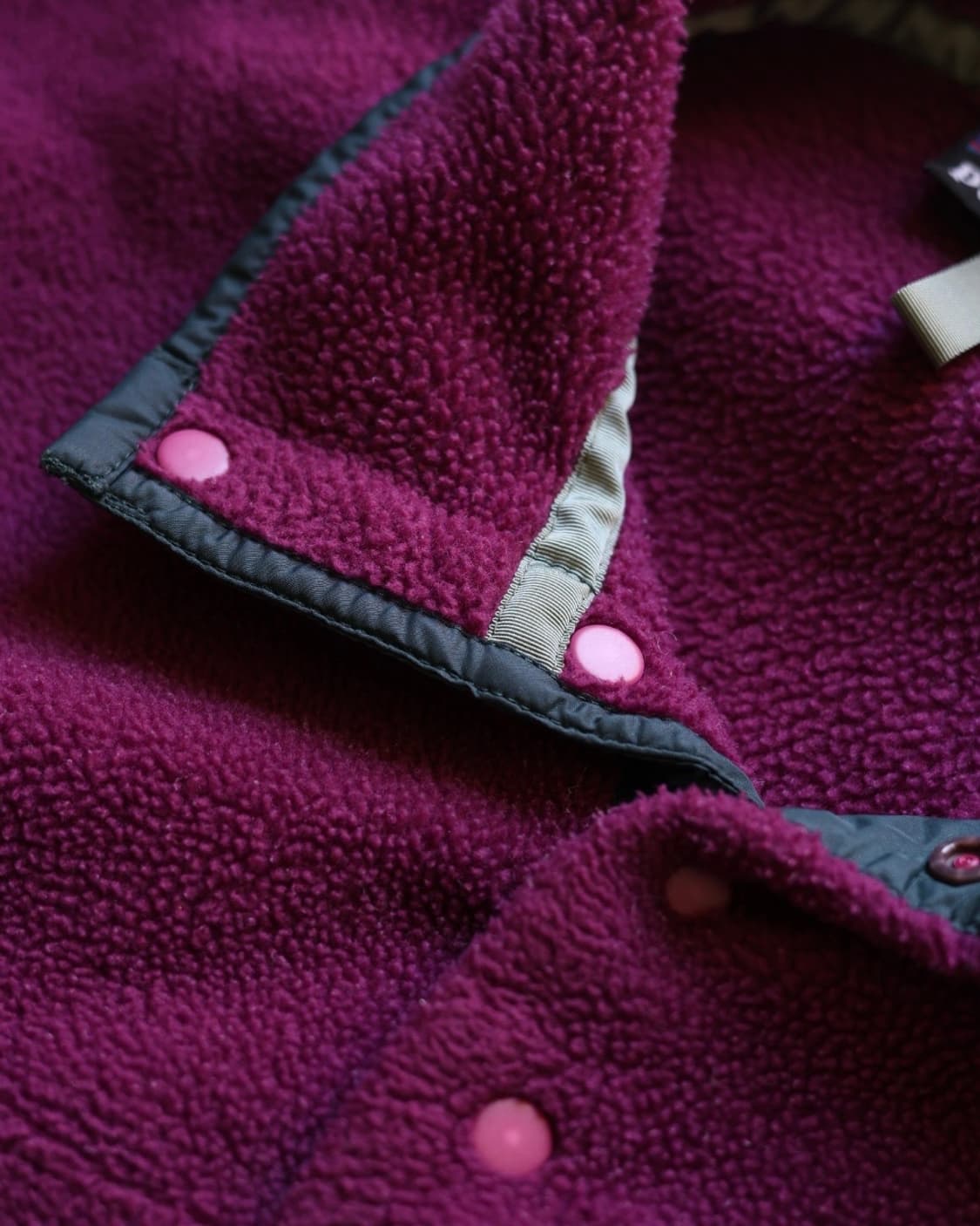 파타고니아 90s 신칠라 스냅티 플리스 (plum) 상품이미지5