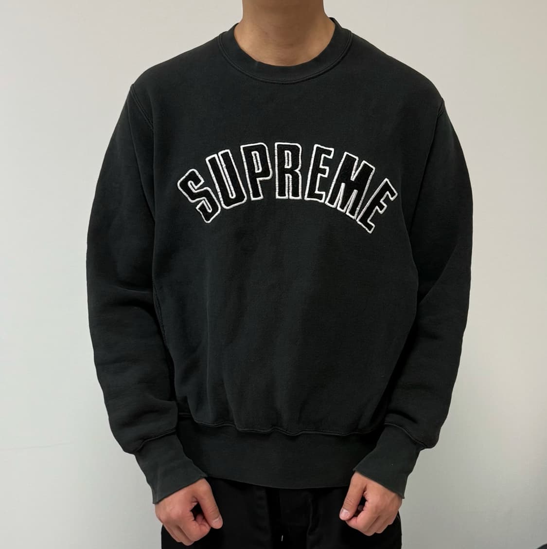 슈프림 90s 아크로고 크루넥 블랙 상품이미지1