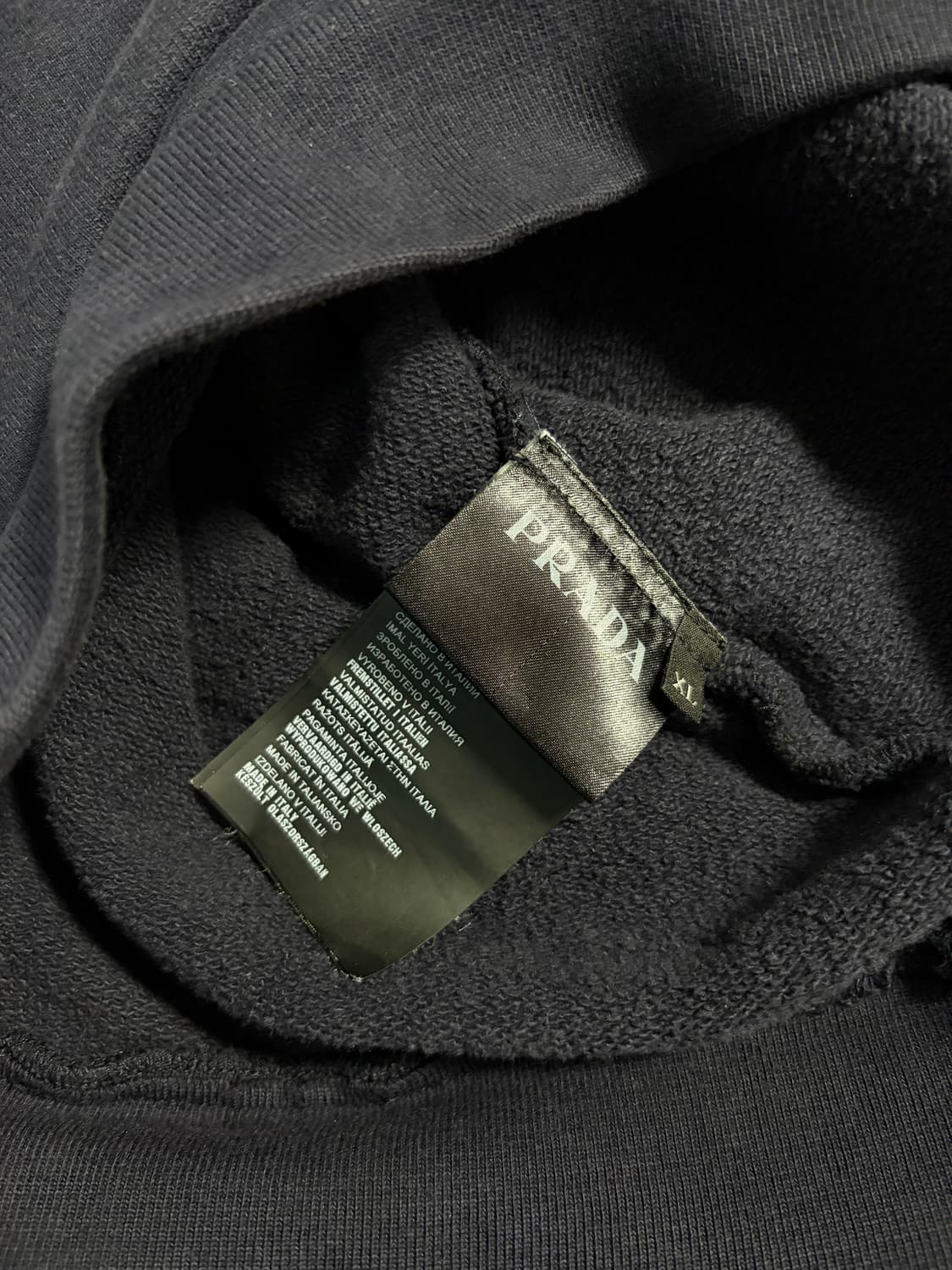 프라다 삼각로고 맨투맨 상품이미지3