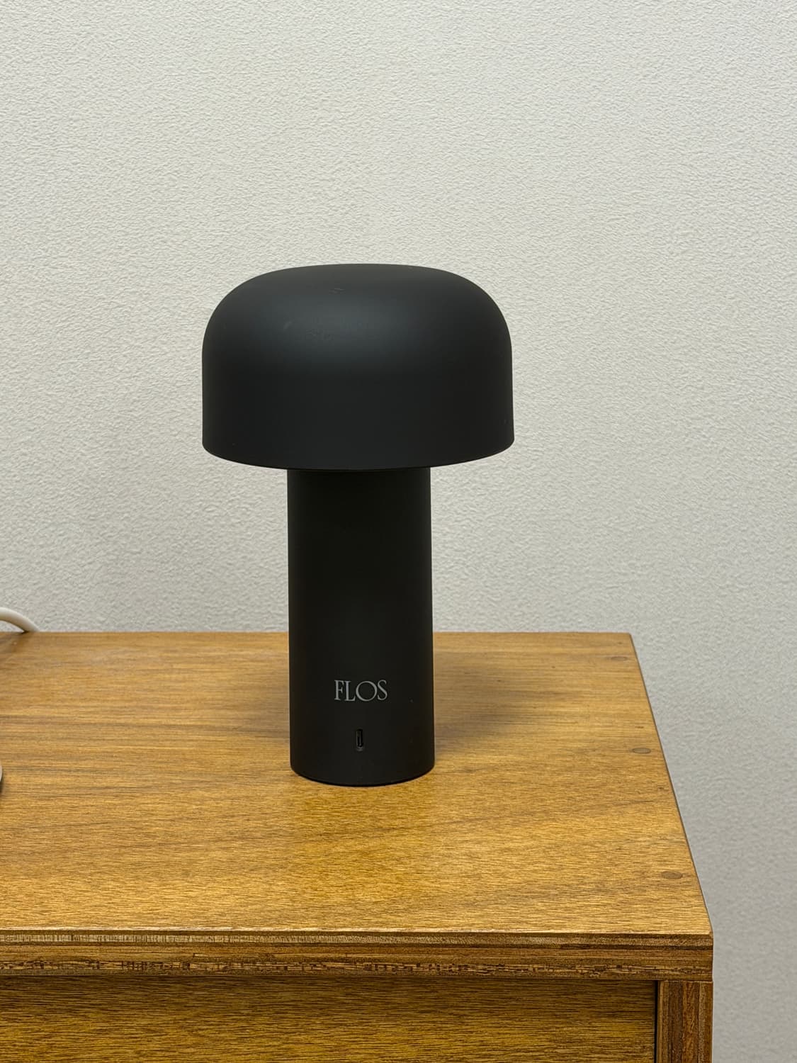 플로스 벨홉 테이블 램프 무광 블랙 상품이미지2