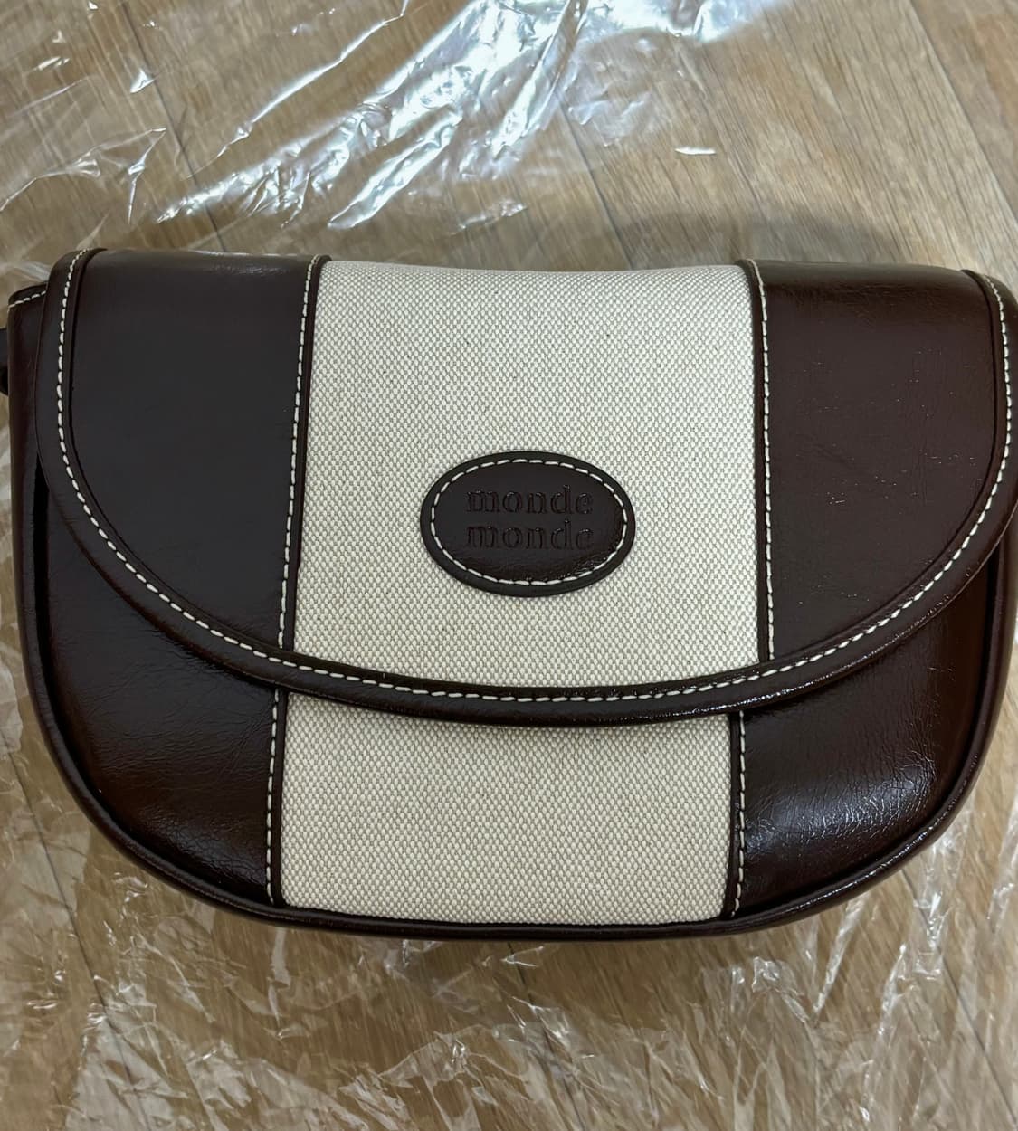 (새상품)몽드몽드 캔버스 하프문 미니백 모카브라운 상품이미지2