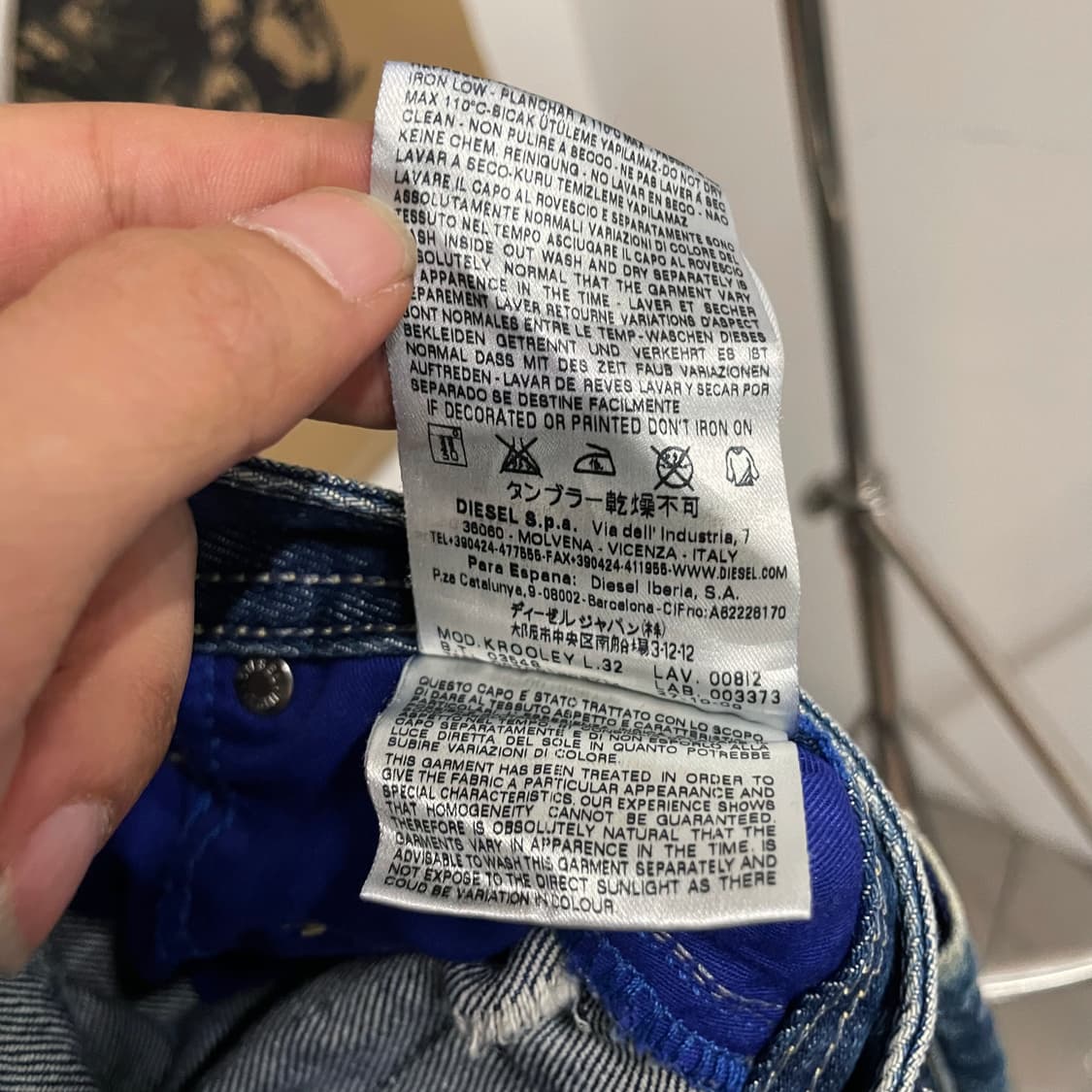 디젤 크룰리 테이퍼드 핏 데미지 데님 팬츠 상품이미지10