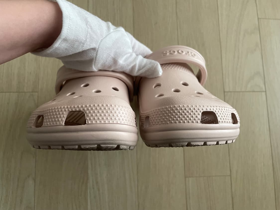 크록스 클래식 240 쿼츠 딸기우유 / 2회 착용 중고  상품이미지5