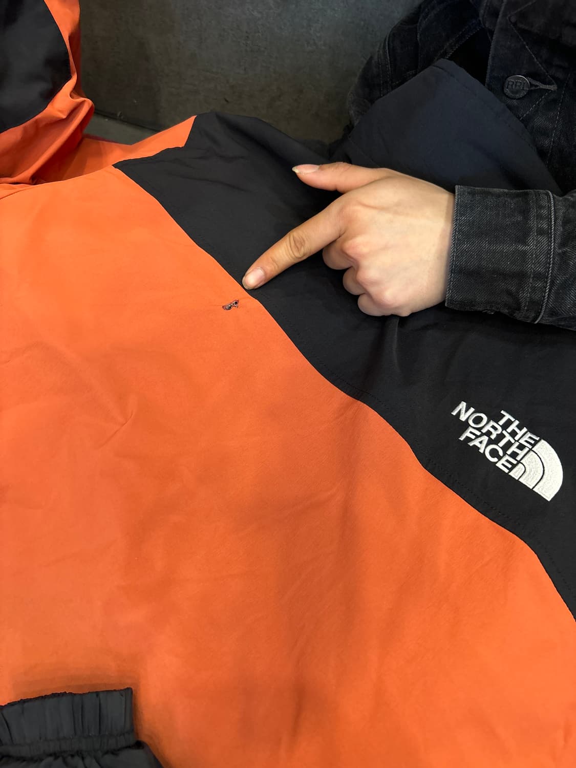 노스페이스 블랙 오렌지 바람막이 상품이미지10