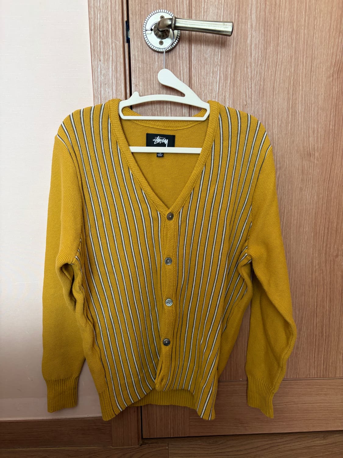 스투시 스트라이프 머스타드 브이넥 가디건 상품이미지1