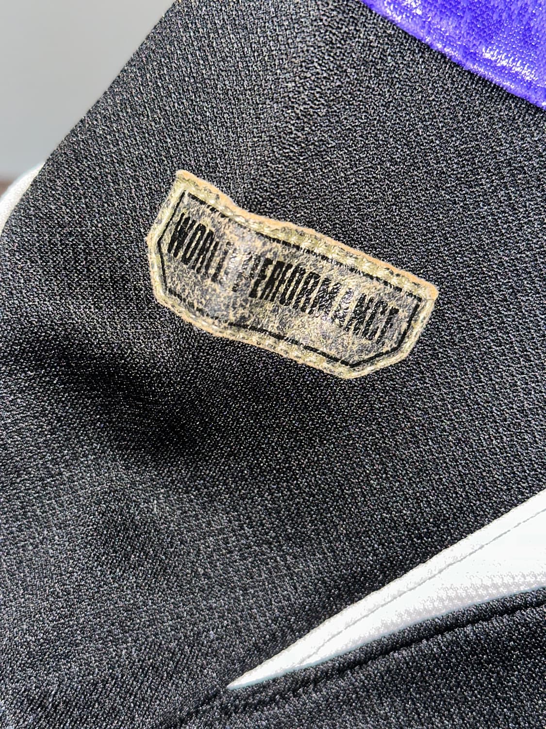 아식스 블랙퍼플 하이넥 크롭 자켓 상품이미지3