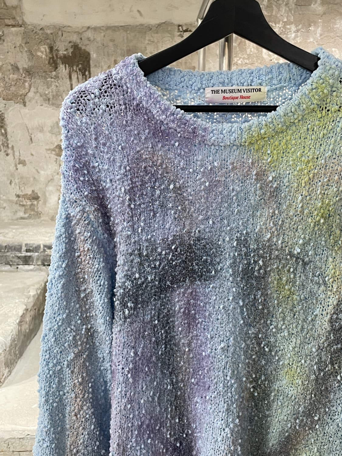 더 뮤지엄 비지터 스카이블루 스프레이 부클 니트 상품이미지2