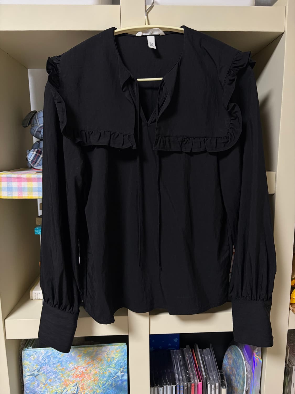 블랙 피터팬 프릴 카라 블라우스 상품이미지2