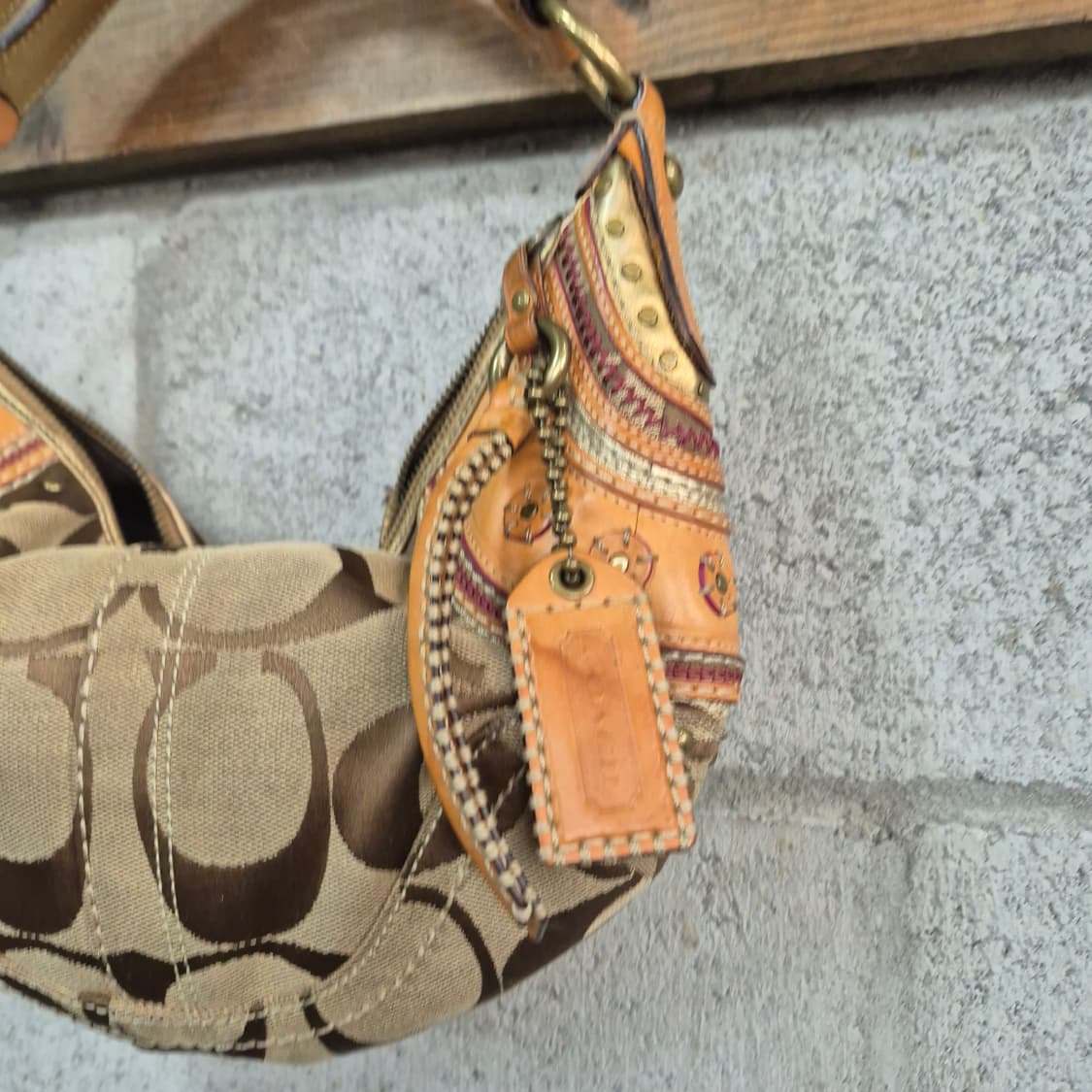 코치 시그니처 크로와상 호보백 상품이미지4