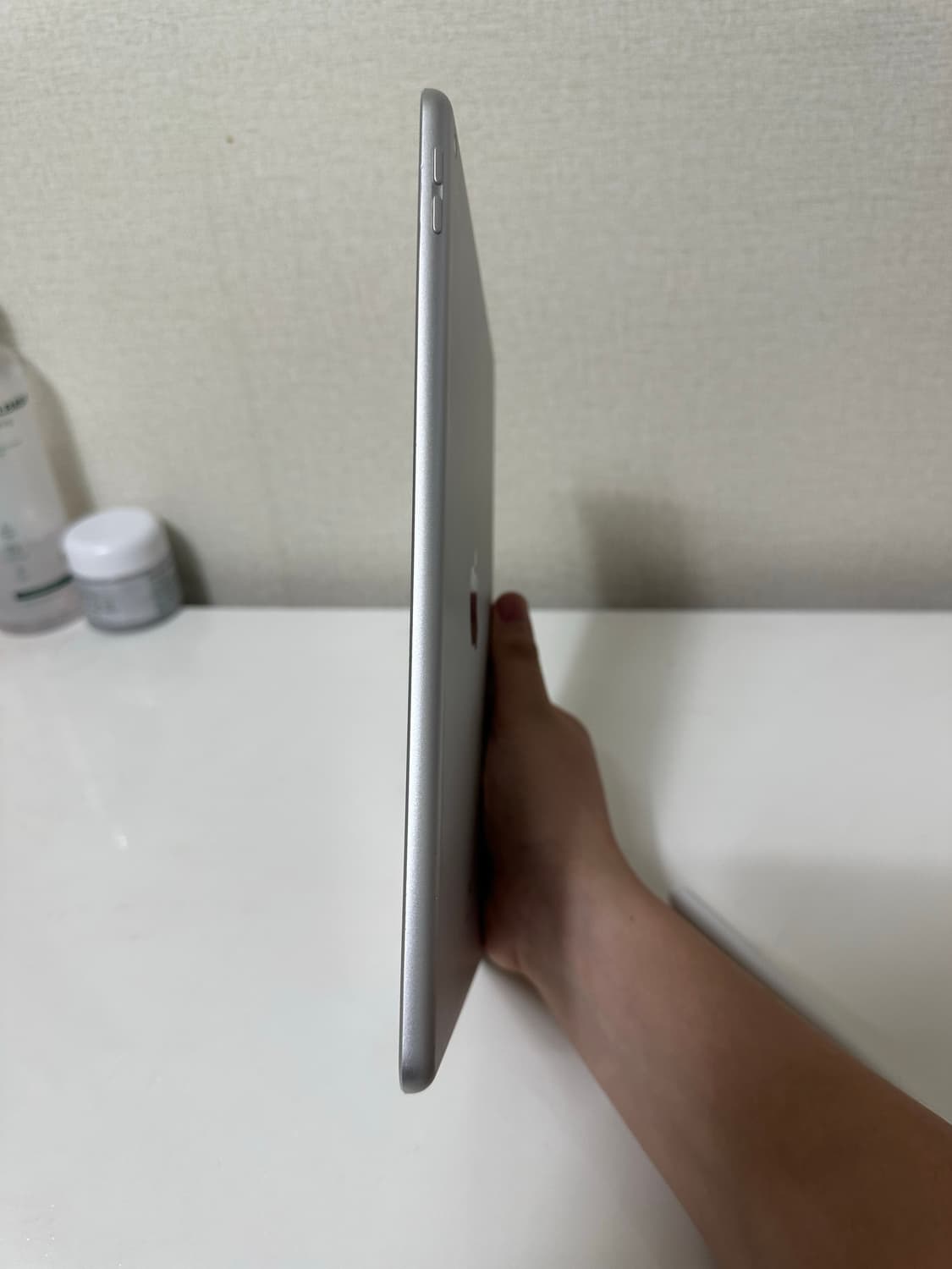 아이패드 8세대 32GB Wi-fi 실버 / 키보드 케이스 및 짭펜슬 상품이미지5