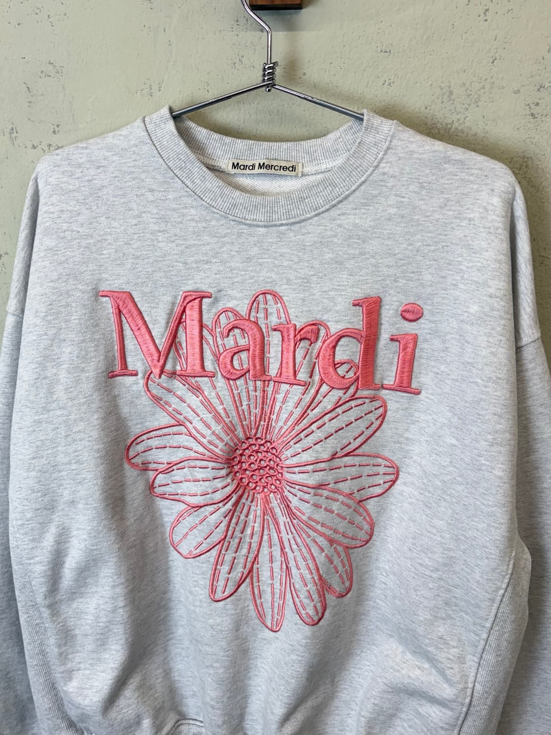 마르디메크르디 플라워 로고 맨투맨 상품이미지4