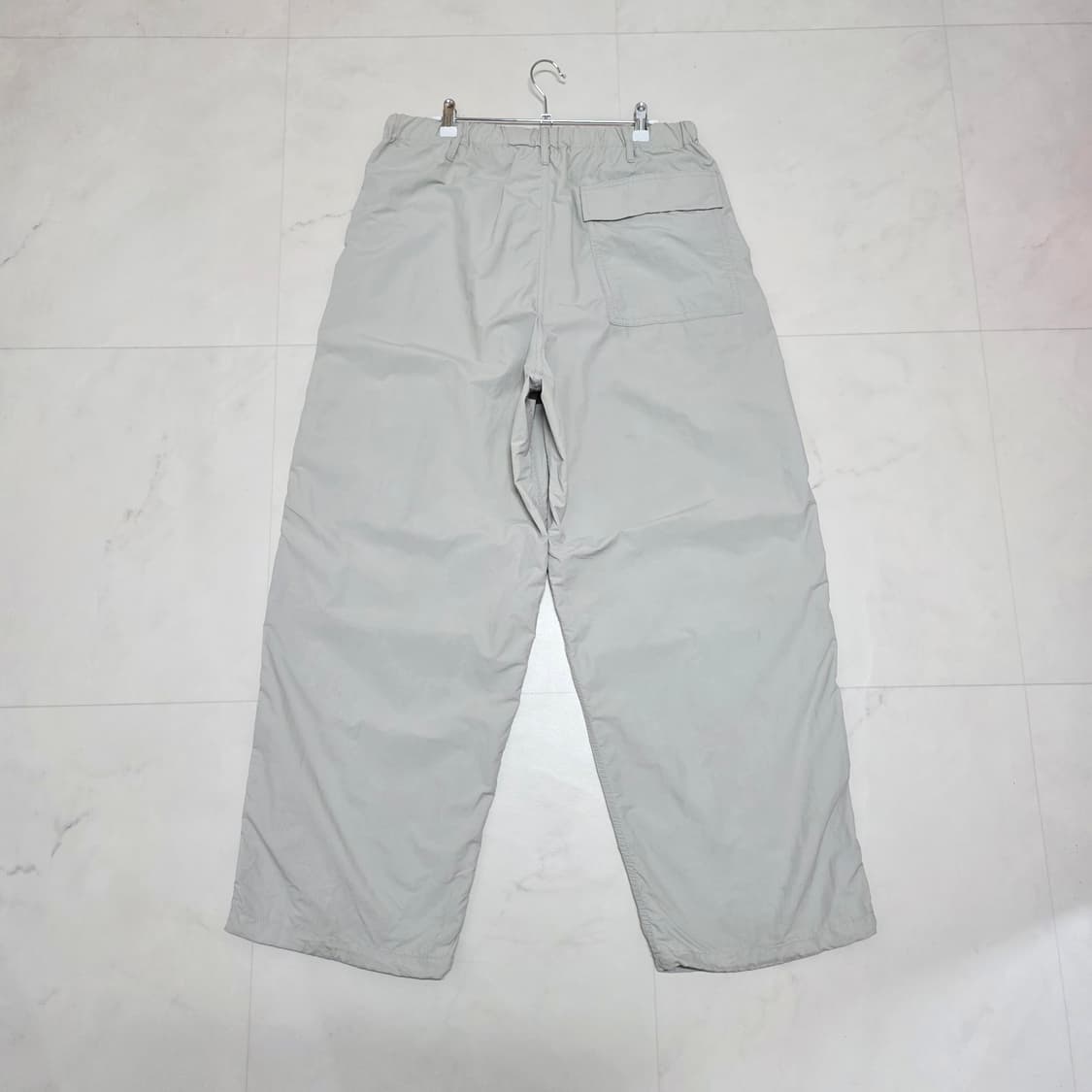XL) GU 나일론 파라슈트 와이드 팬츠 라이트그레이 상품이미지3