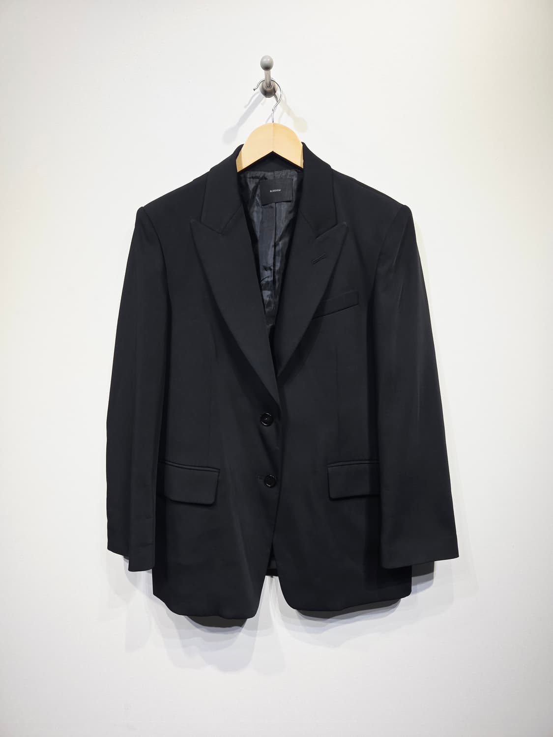 BLOSSOM 블러썸 블랙 피크드 라펠 싱글 자켓 상품이미지2