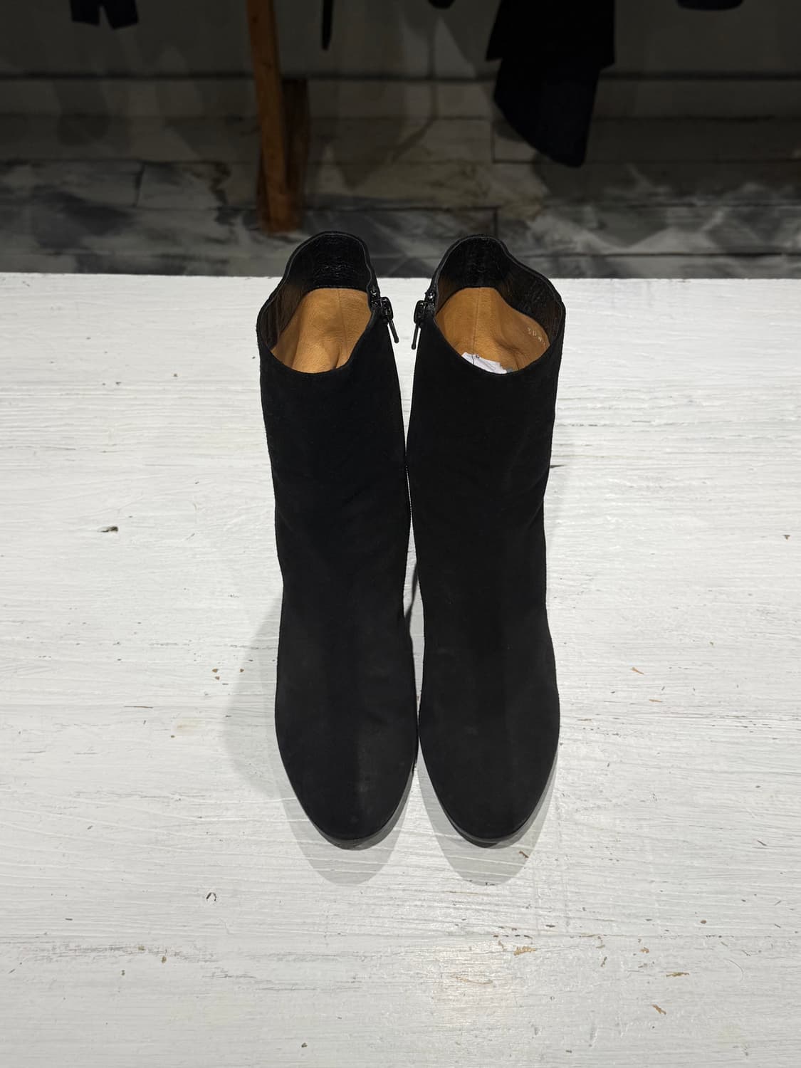 메종 마르지엘라 블랙 스웨이드 사이드 지퍼 앵클 부츠 상품이미지2