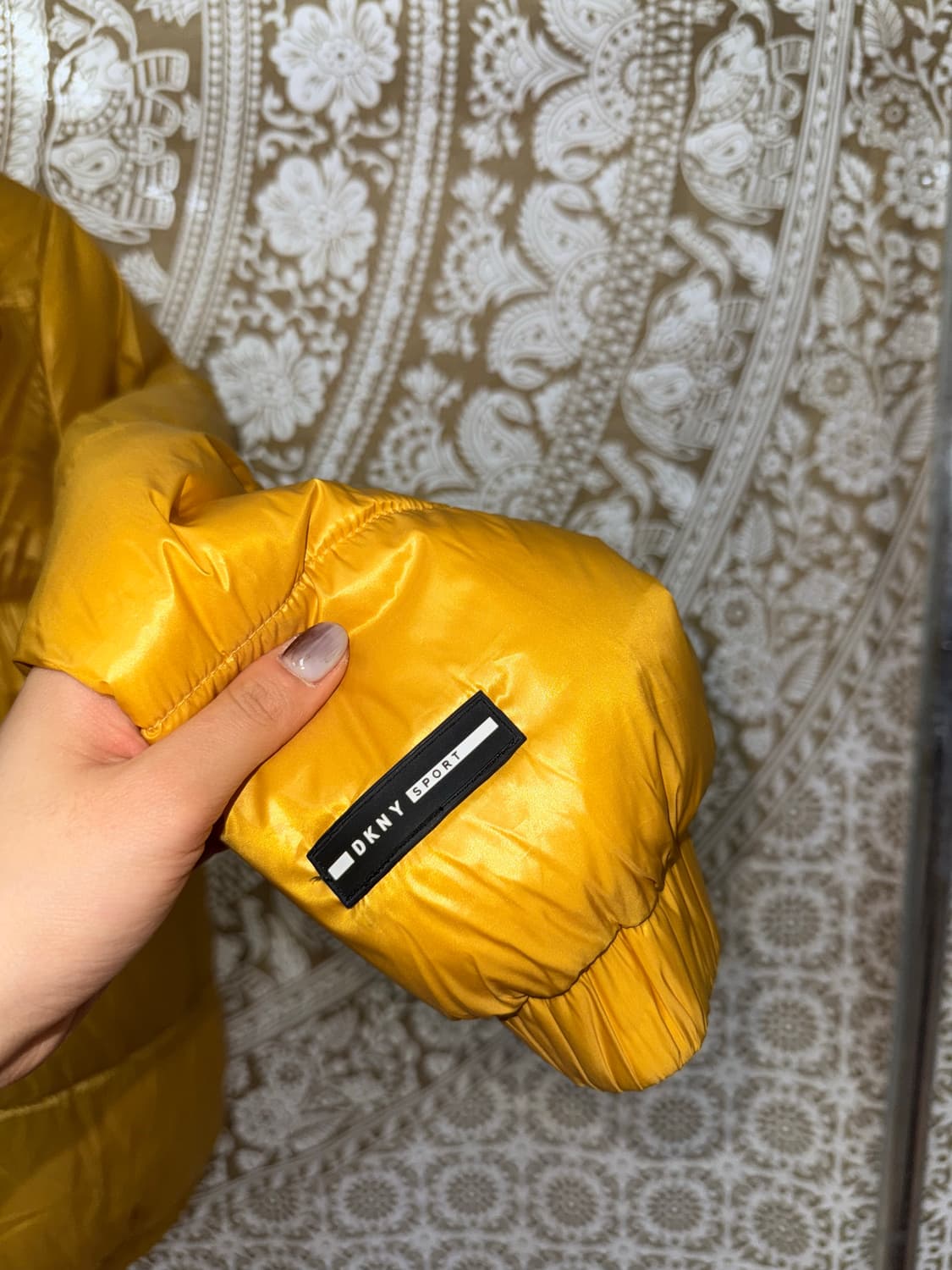 DKNY 백프린팅 숏패딩 상품이미지6