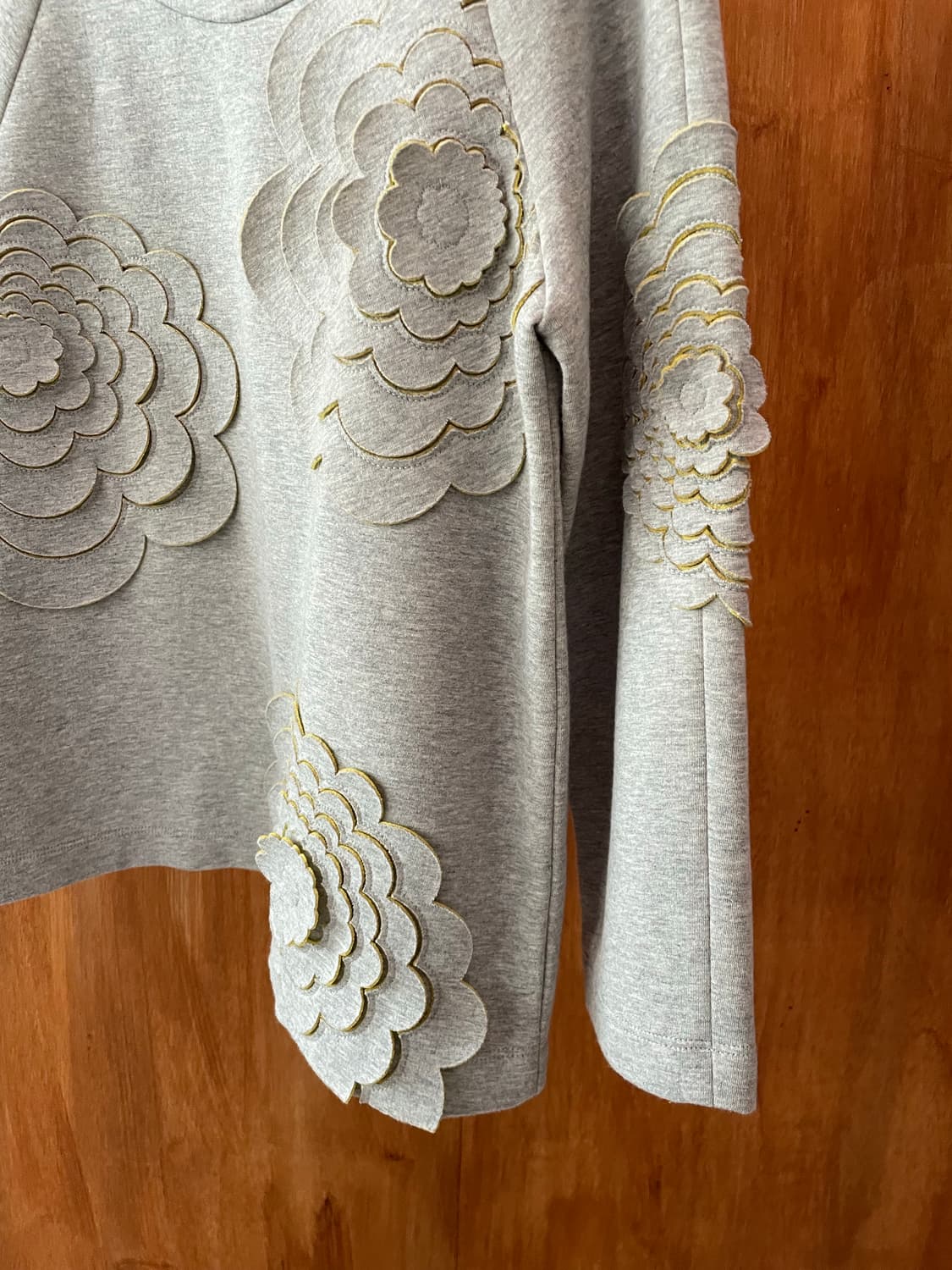 Gray solid floral sweatshirt  상품이미지4