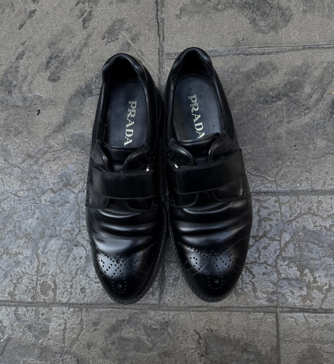 프라다 윙팁 버클 레더 더비슈즈 상품이미지3