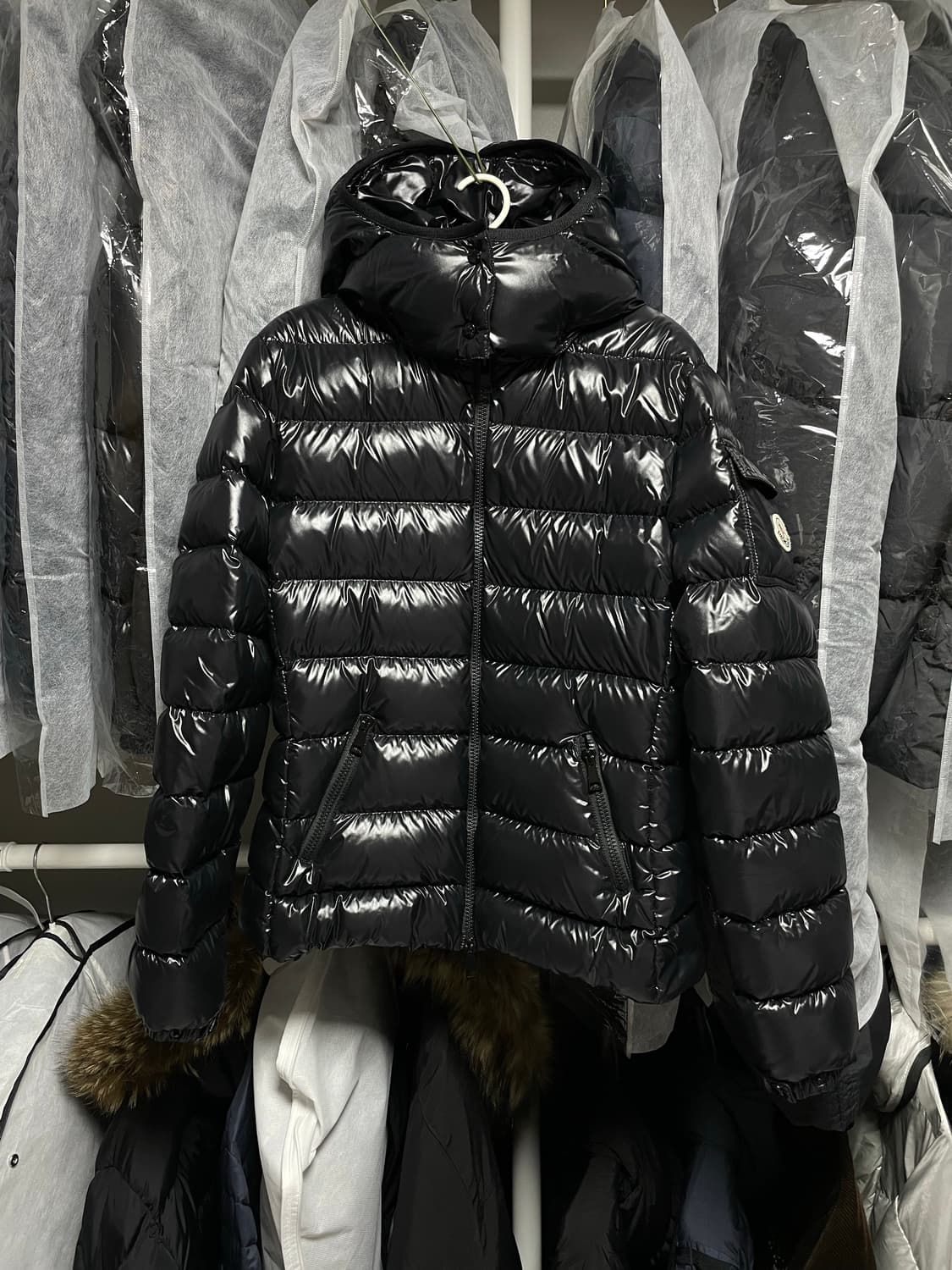 [2사이즈] 22FW 몽클레어 여성 바디 쇼트 다운 자켓 상품이미지1