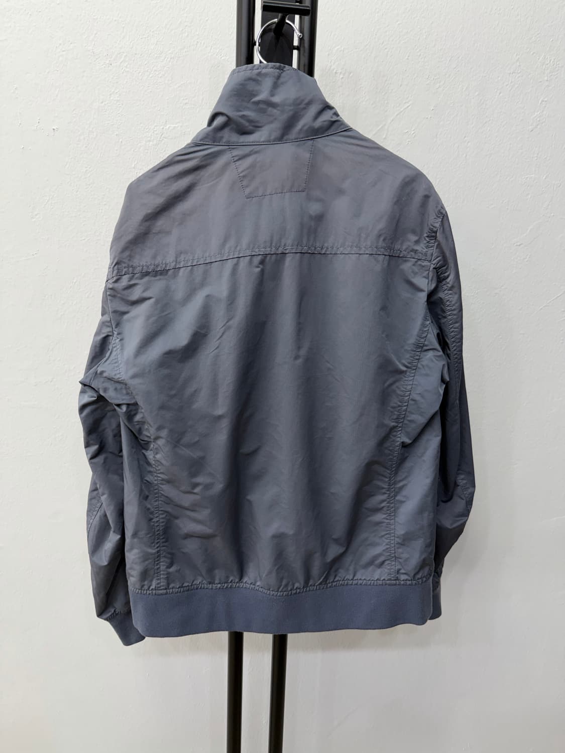 매장판정품) CP컴퍼니 렌즈 코팅 블루종 바람막이자켓 M 상품이미지5