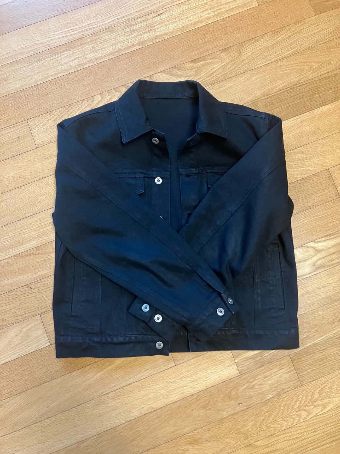 쿠어 엠보 워시드 더블 포켓 트러커 자켓 상품이미지2