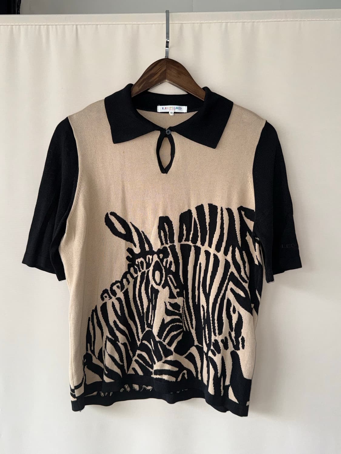 LEONARD SPORT 지브라 패턴 반팔 니트 폴로 톱 상품이미지1