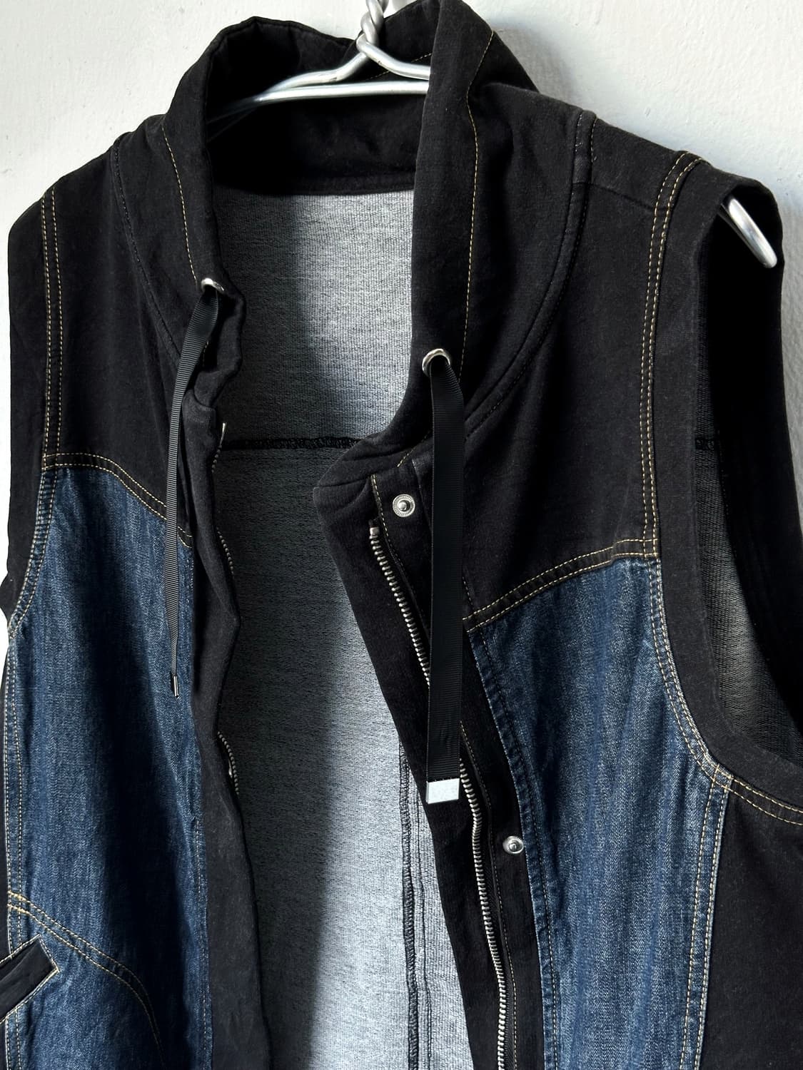 Stretched panel fabric design vest 상품이미지1