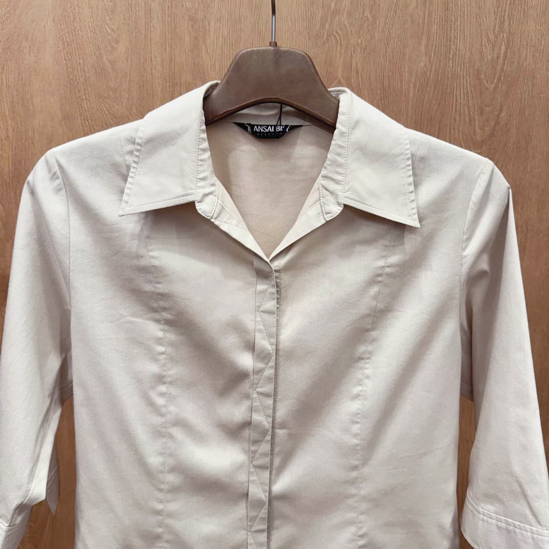 간사이 비즈 7부 셔츠 히든버튼 아일렛 스트링 디테일 슬림핏 베이지 상품이미지4