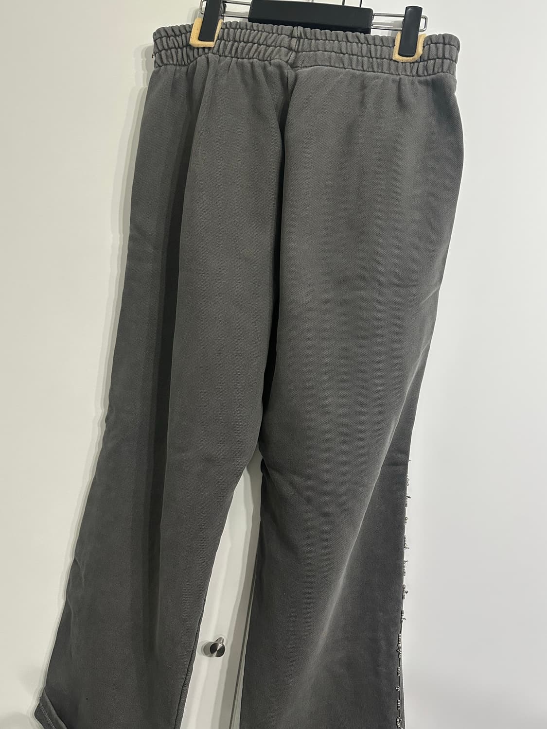 BEADED TRACK PANTS IN WASHED GREY  상품이미지6