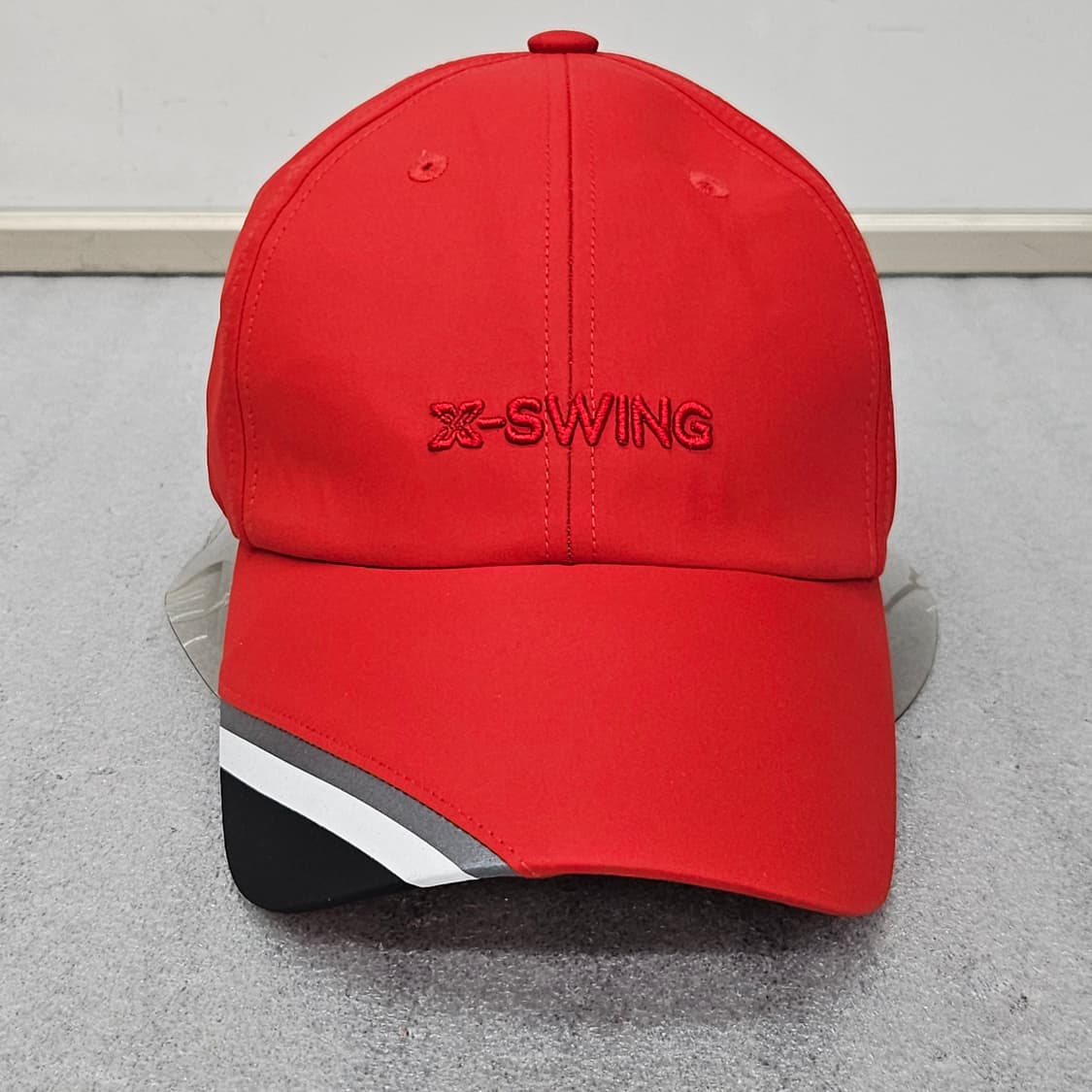 깔끔한 레드 색상의 JDX X-SWING 골프캡 상품이미지2