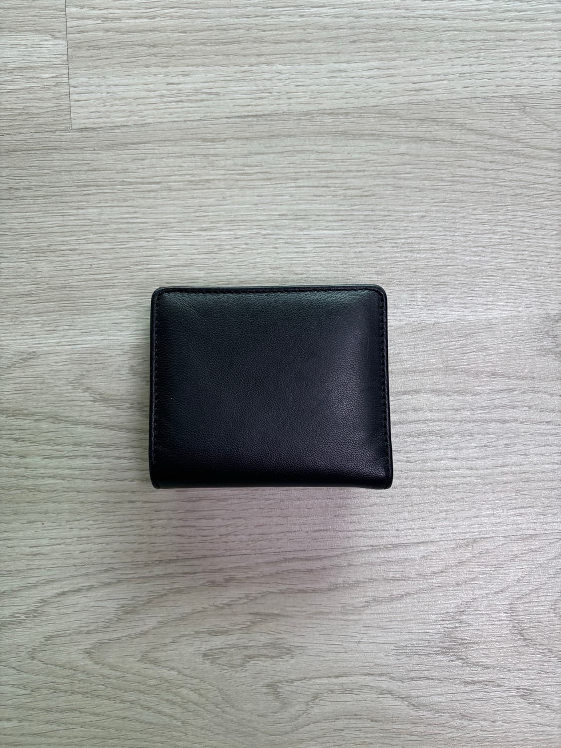 비비안 웨스트우드 나파 반지갑 상품이미지2