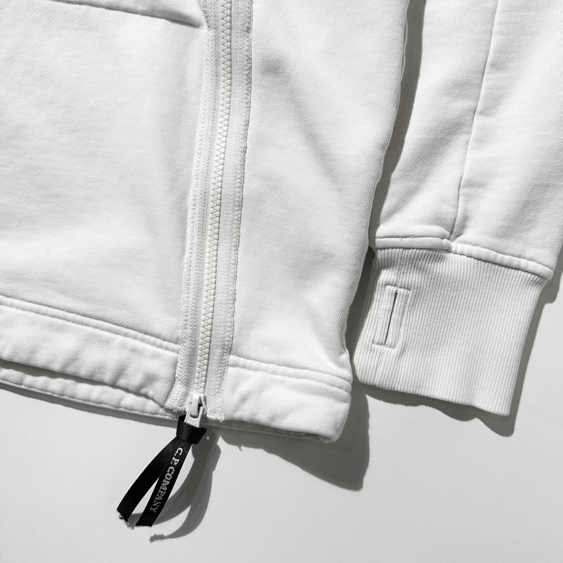 CP컴퍼니 사이드 렌즈 맨투맨 상품이미지6