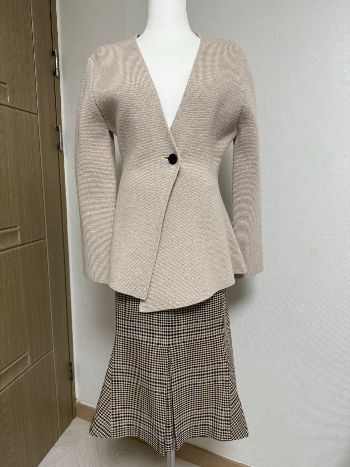 사선 언발란스 랩 슬림라인 니트자켓 상품이미지8